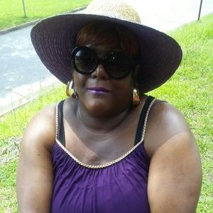 Meet your Posher, Sharon