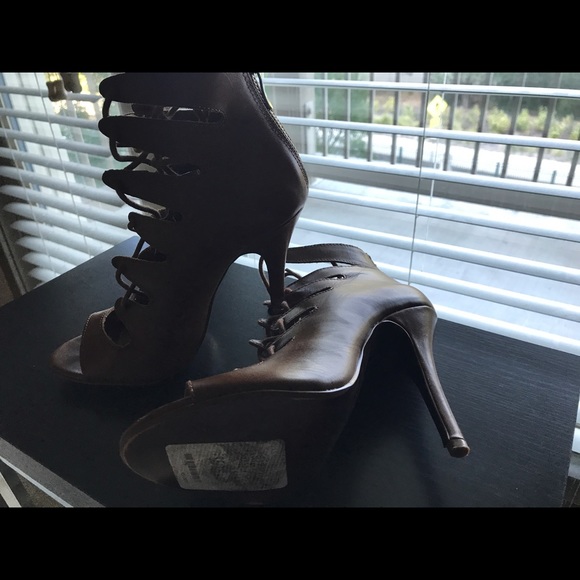 Brown heels - Picture 3 of 3