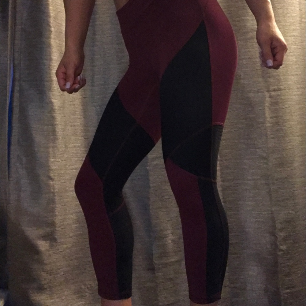 Crop maroon leggings XS (I am normally a small)