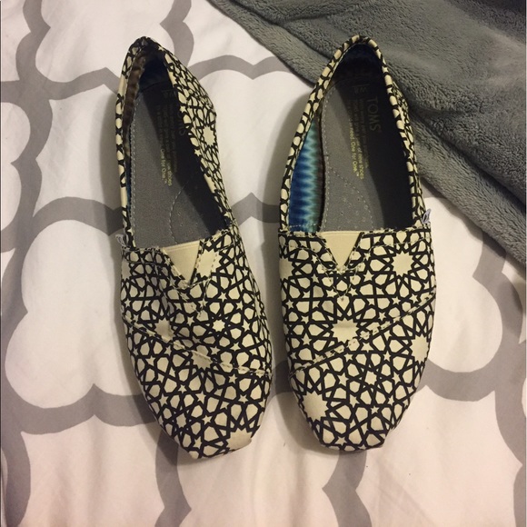TOMS Women's Classic Shoes - Picture 1 of 3