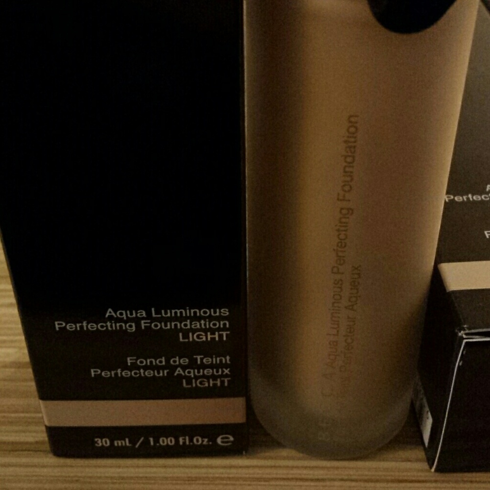 Becca Aqua Luminous Perfecting Foundations - Picture 4 of 4