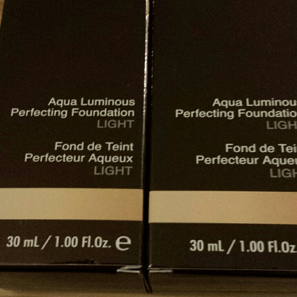Becca Aqua Luminous Perfecting Foundations - Picture 2 of 4