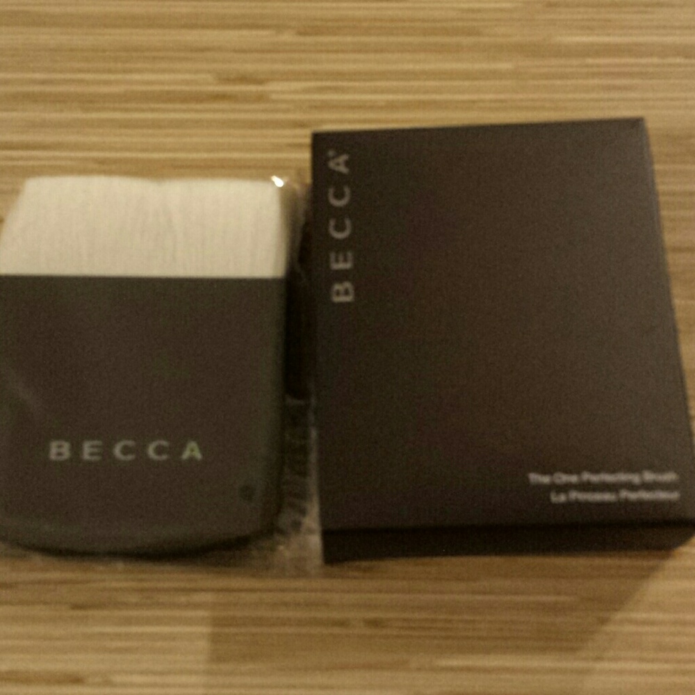 Becca One Perfecting Foundation Brush