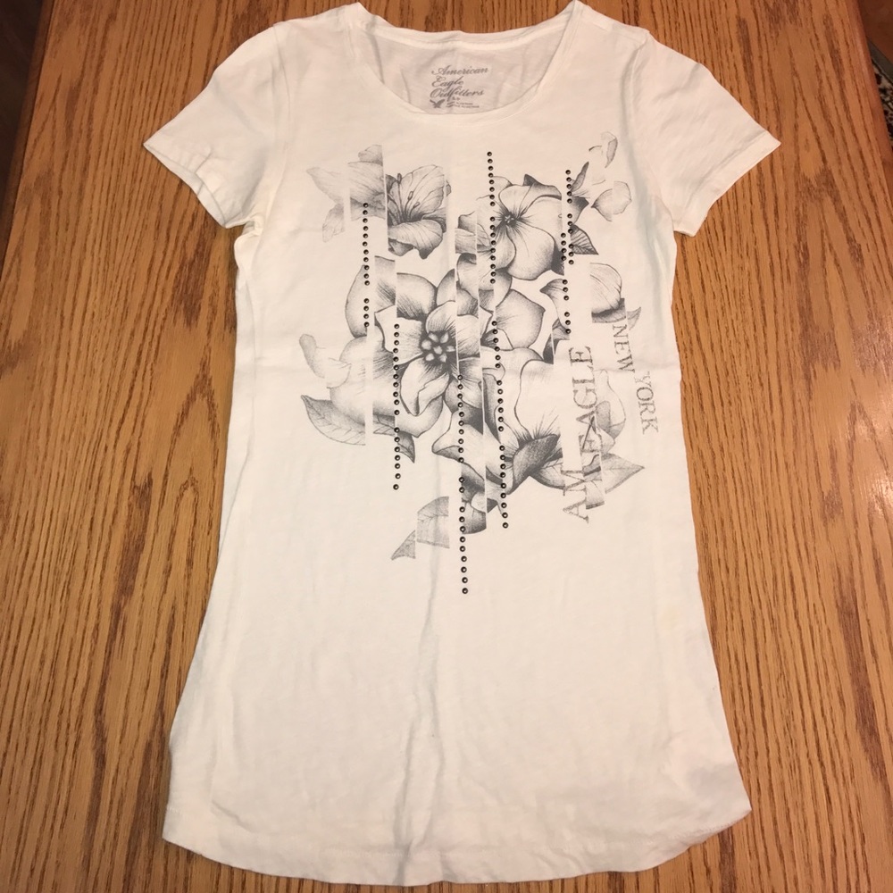 American Eagle AEO Beige White Flower T-Shirt Top