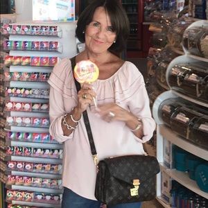 Meet your Posher, Sharon