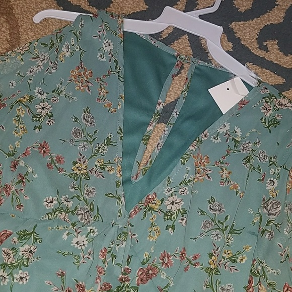NWT FLORAL MAXI DRESS - Picture 2 of 4
