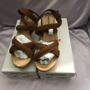 Minnetonka Moccasins Suede Wedges(Haley)