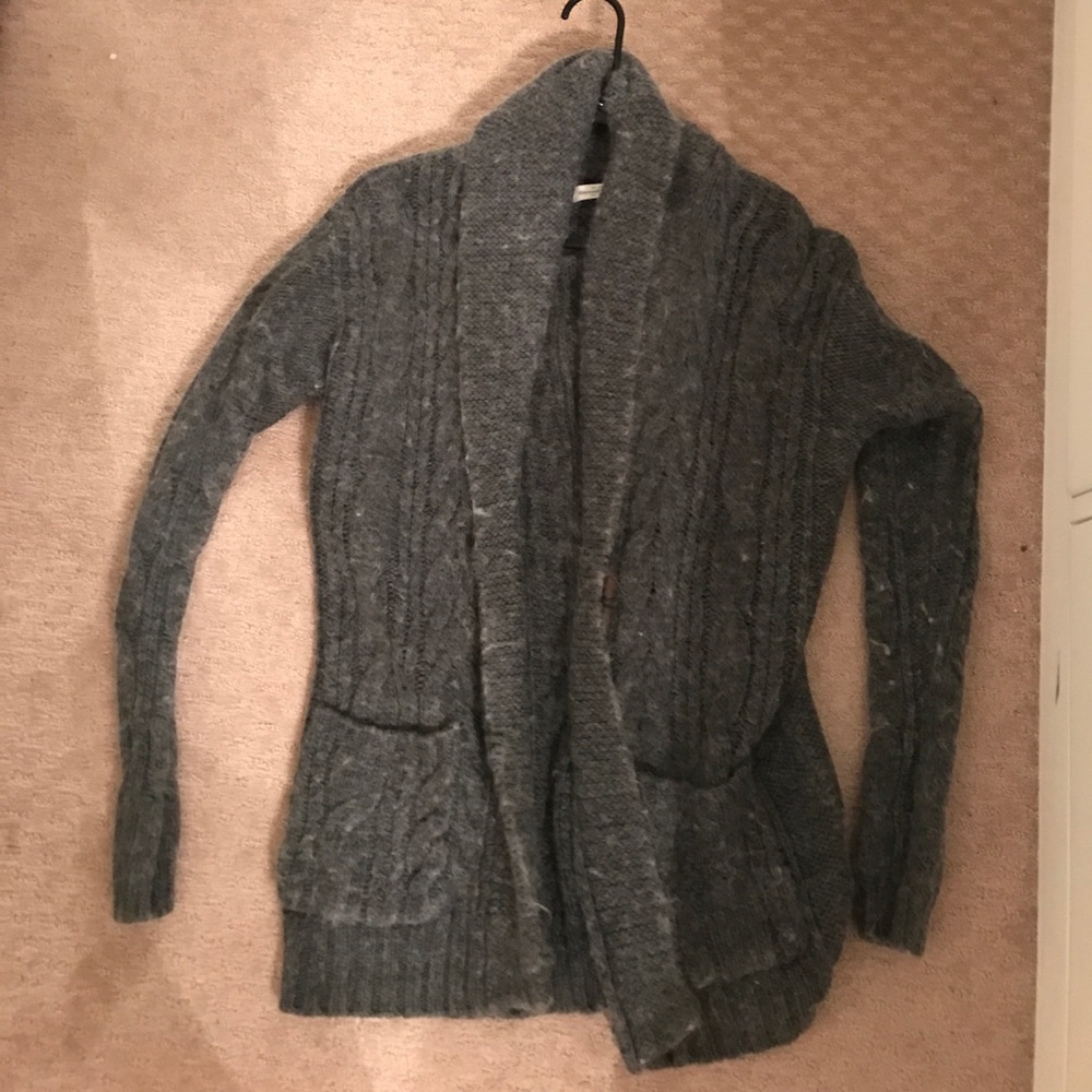 Abercrombie and Fitch Cable Knit Sweater