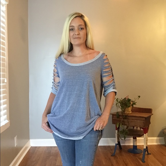 Cut Out Sleeve Top - Picture 2 of 5