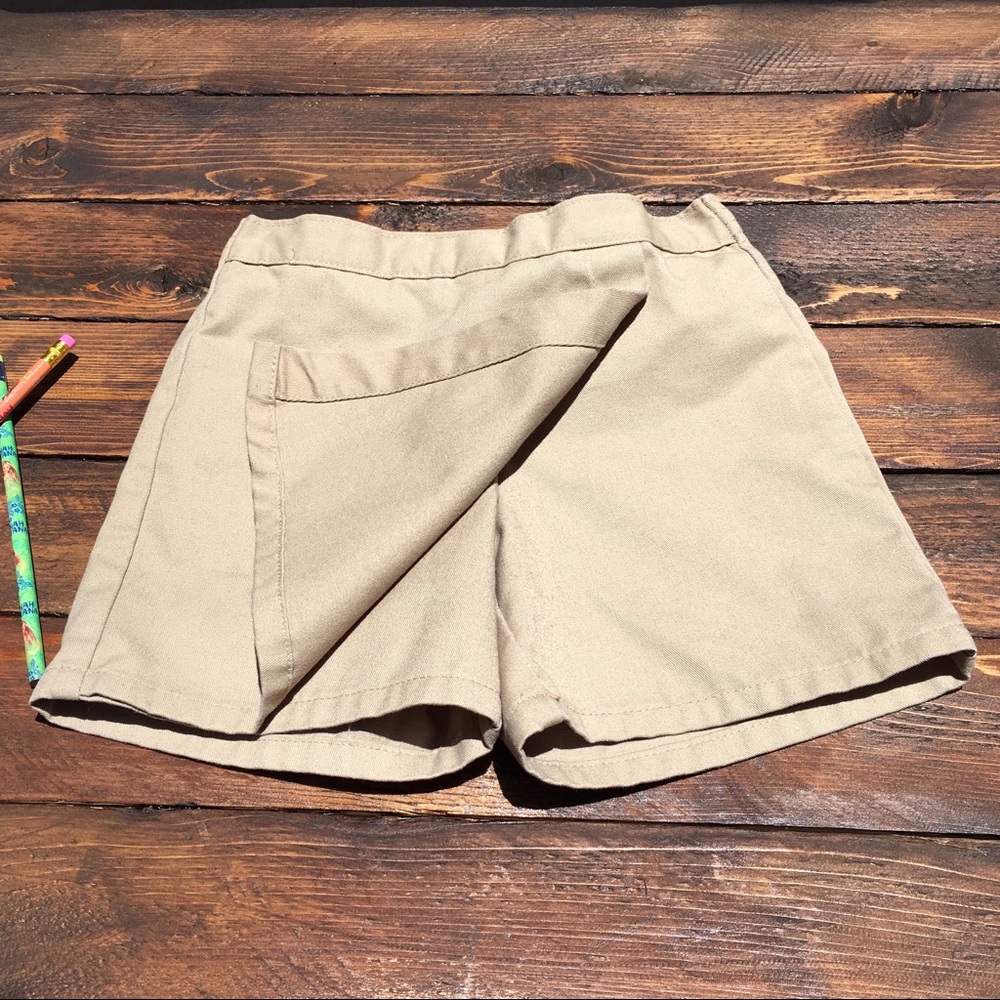 Dickies Girls' Skort gently used condition (flaw)