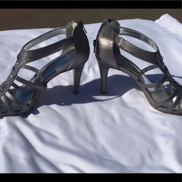 Style and Co silver shoes with detailing - Picture 2 of 4