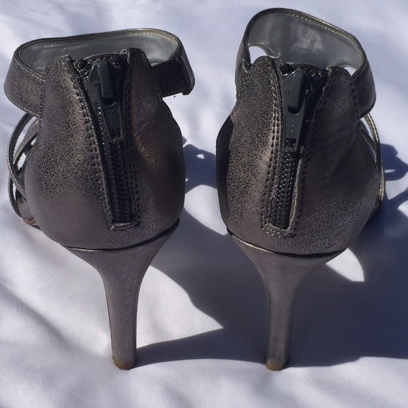 Style and Co silver shoes with detailing - Picture 3 of 4