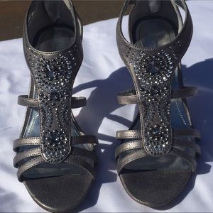 Style and Co silver shoes with detailing