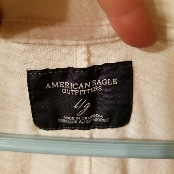 All we need is love V neck shirt - Picture 2 of 3