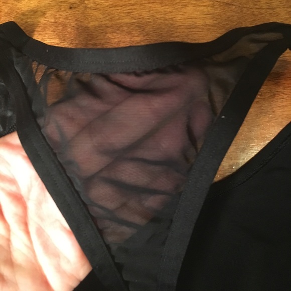 New Victoria's Secret Pink Ultimate Sports Bra - Picture 5 of 7