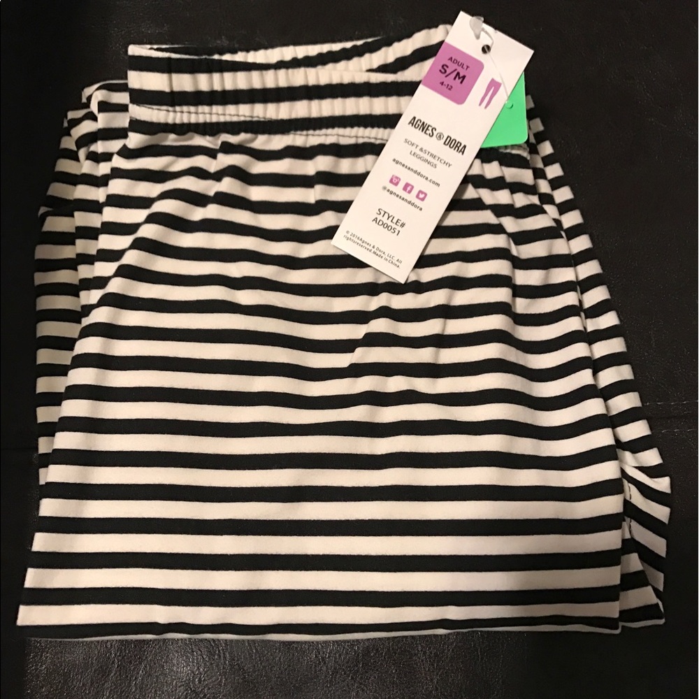 Agnes & Dora black and white striped leggings!