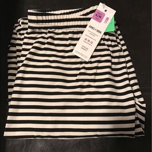 Agnes & Dora black and white striped leggings!