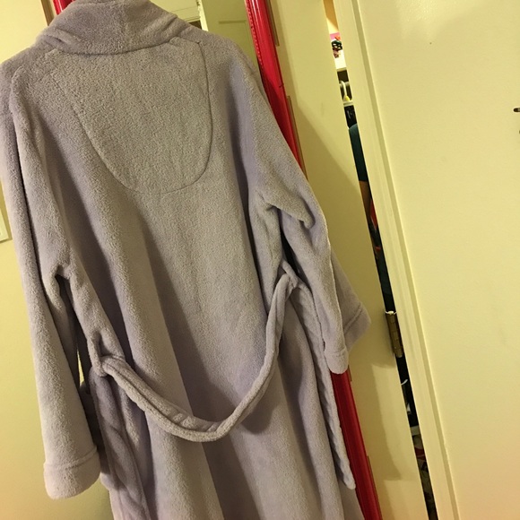 Robe - Picture 2 of 2