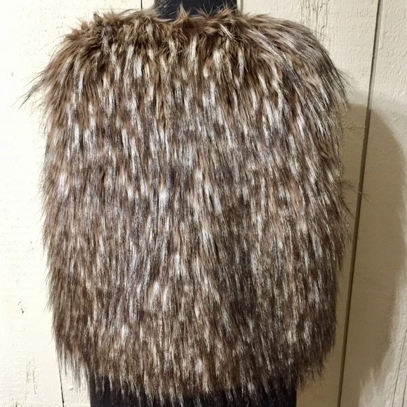 BNWT Sophisticated Playful & Confident Fur Vest - Picture 3 of 4