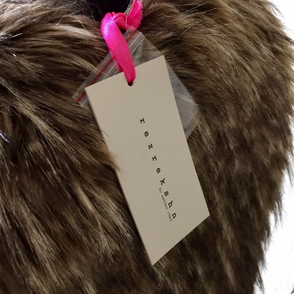 BNWT Sophisticated Playful & Confident Fur Vest - Picture 4 of 4