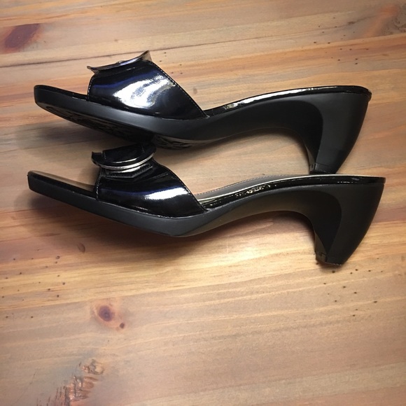 Black Bandolino buckled chunky heel - Picture 2 of 8