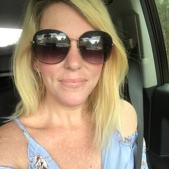 Meet your Posher, Michele - Picture 3 of 4