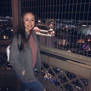 Meet your Posher, Nicole