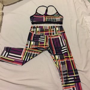 New Fabletics Sport Bra and Capri Set Small/S