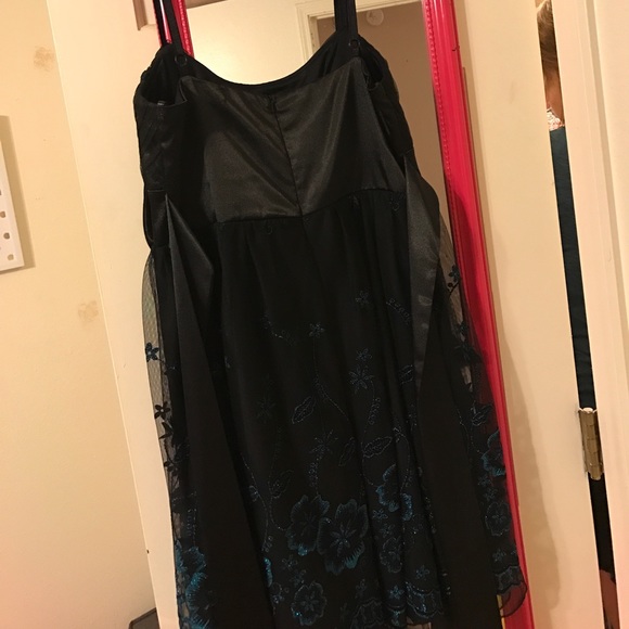 Dress - Picture 2 of 3