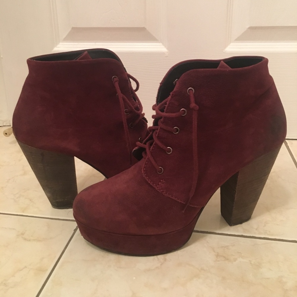STEVE MADDEN Maroon velvet/suede booties