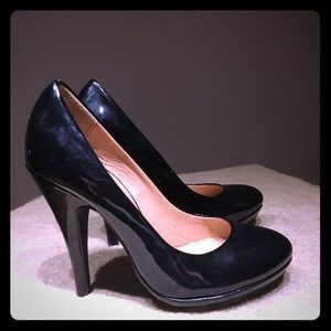 COLIN STUART black pumps!!