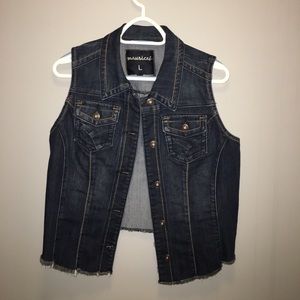 Sleeveless Jean jacket!!