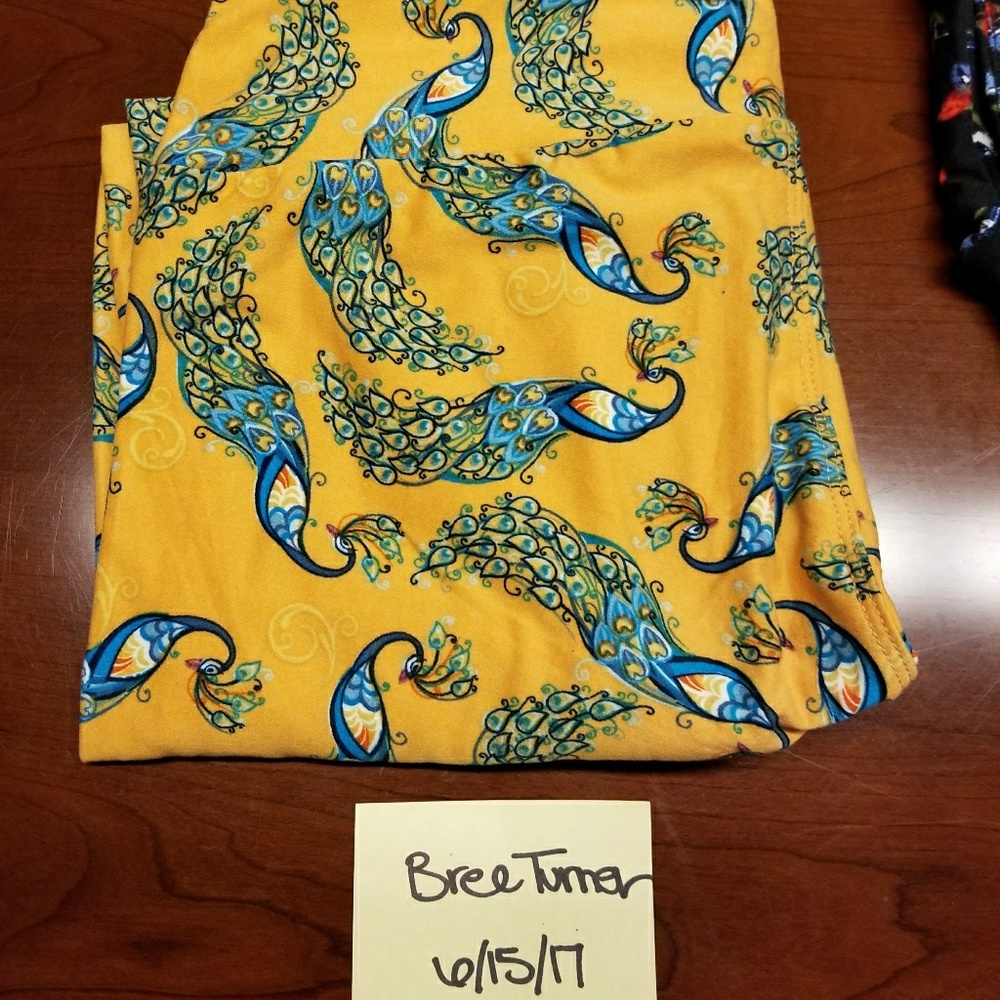 Lularoe OS leggings Peacocks