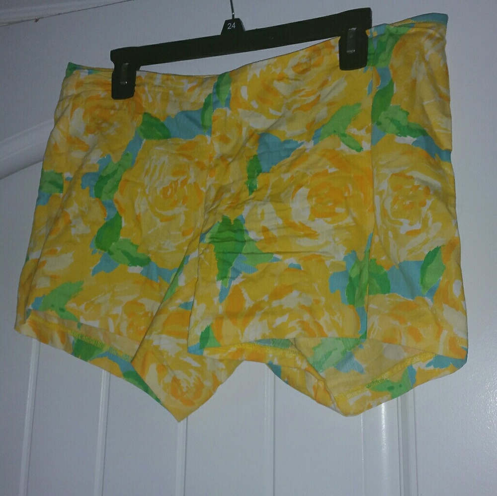 Lilly pulitzer hpfi yellow shorts size 8
