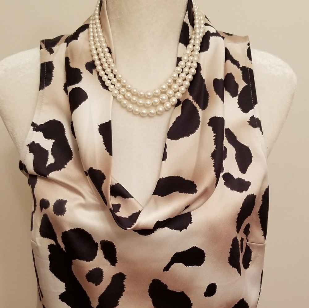 GORGEOUS Ann Taylor Animal Print Top!  Nice Work!