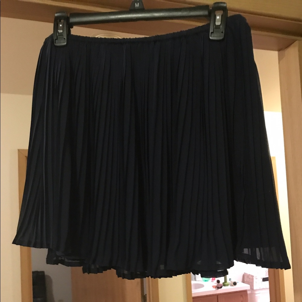 Pleated American Rag short flowing skirt