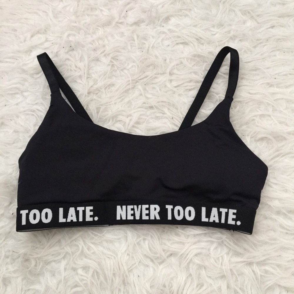 NWT Strappy Cut Out Sports Bra Black M