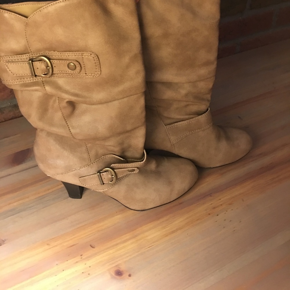 Tan buckle embellished boots EUC!!