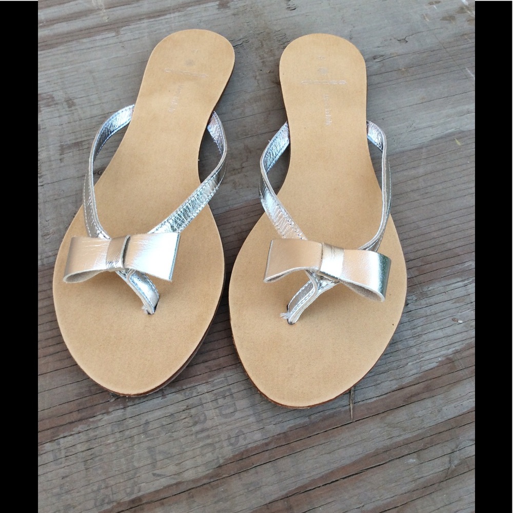 PIECES SILVER SANDALS. NO BOX INCLUDED.FINAL PRICE
