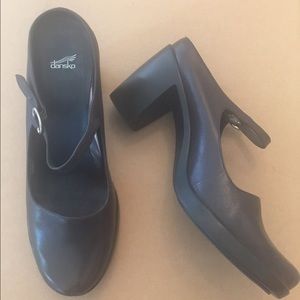 Dansko slides