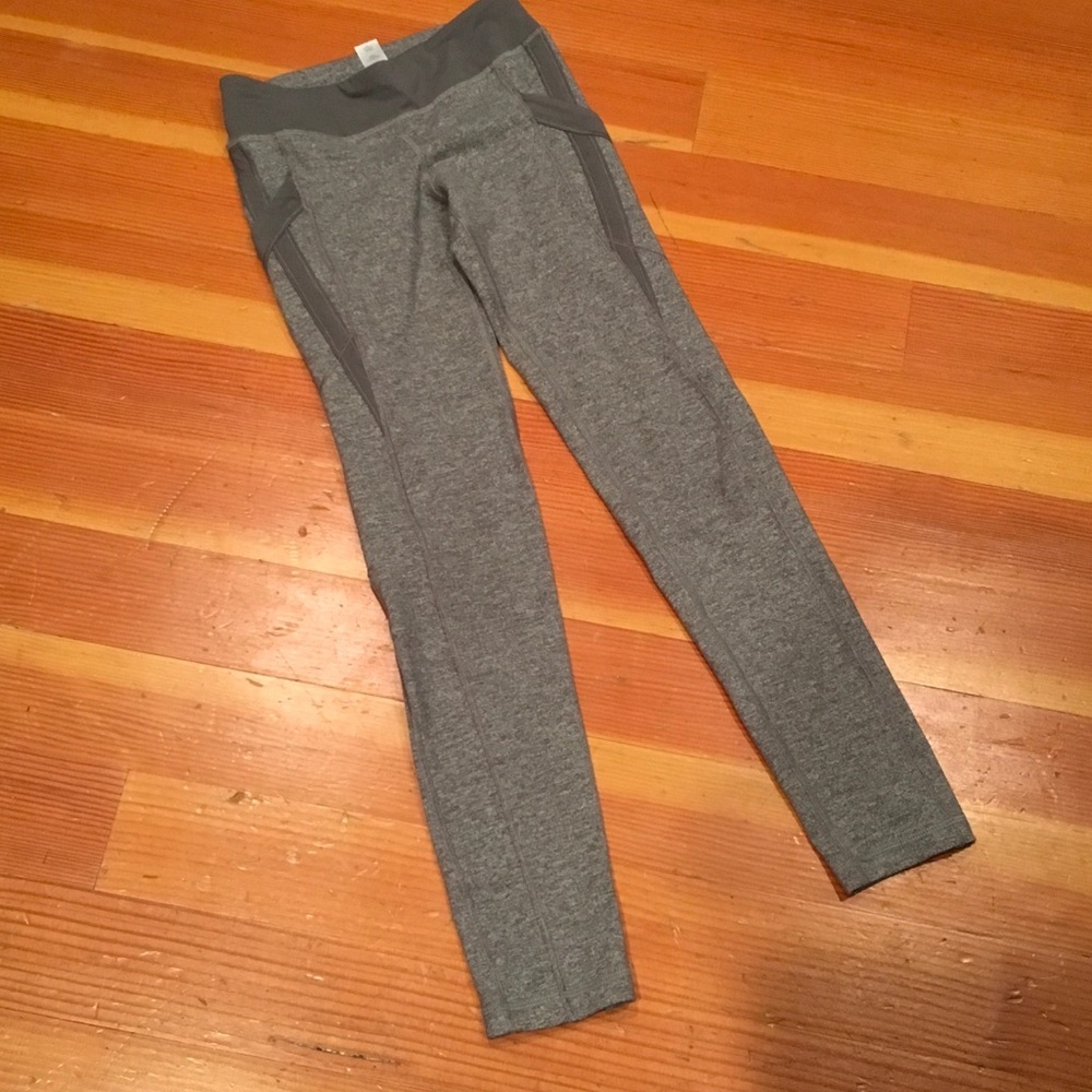 Ivivva by Lululemon crop pants size girls 8