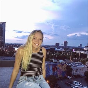 Meet your Posher, Abigail