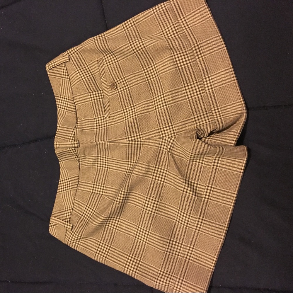 Express Shorts - Picture 2 of 3