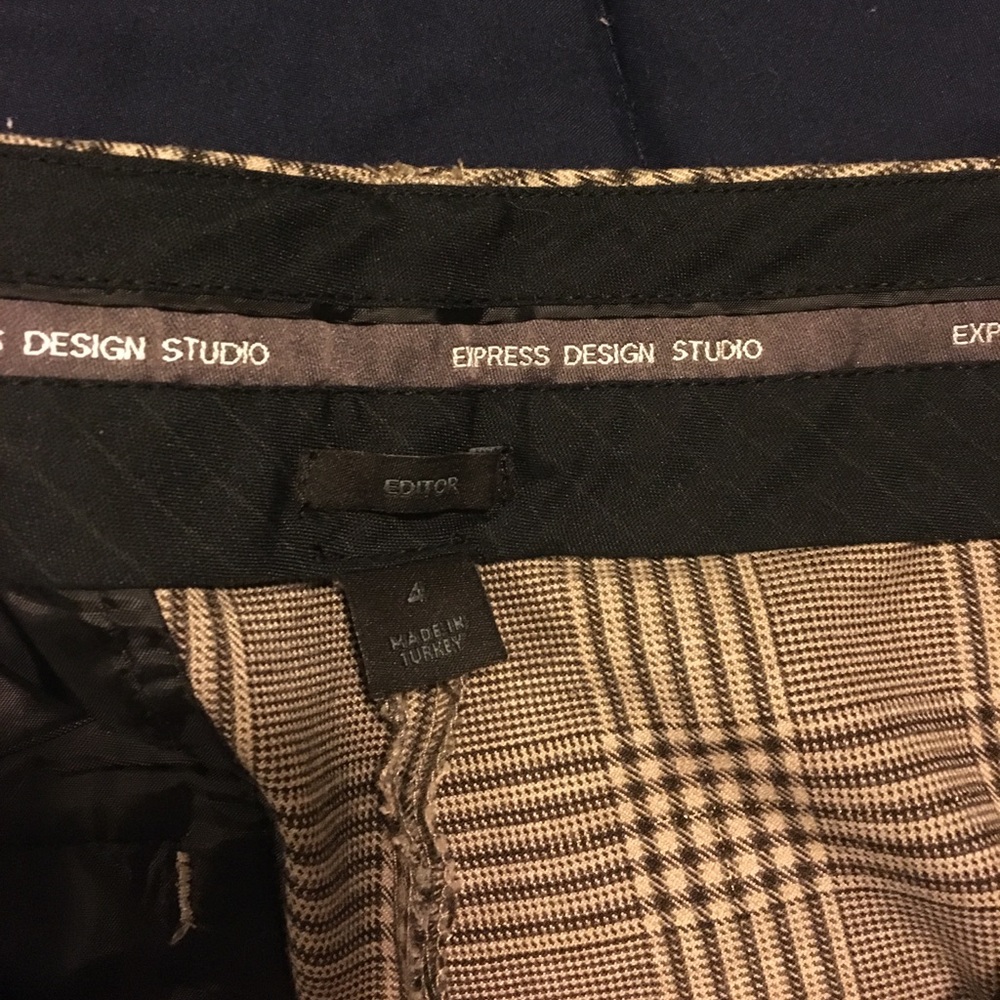 Express Shorts - Picture 3 of 3