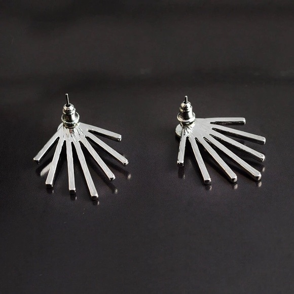 Punk style earrings - Picture 2 of 3