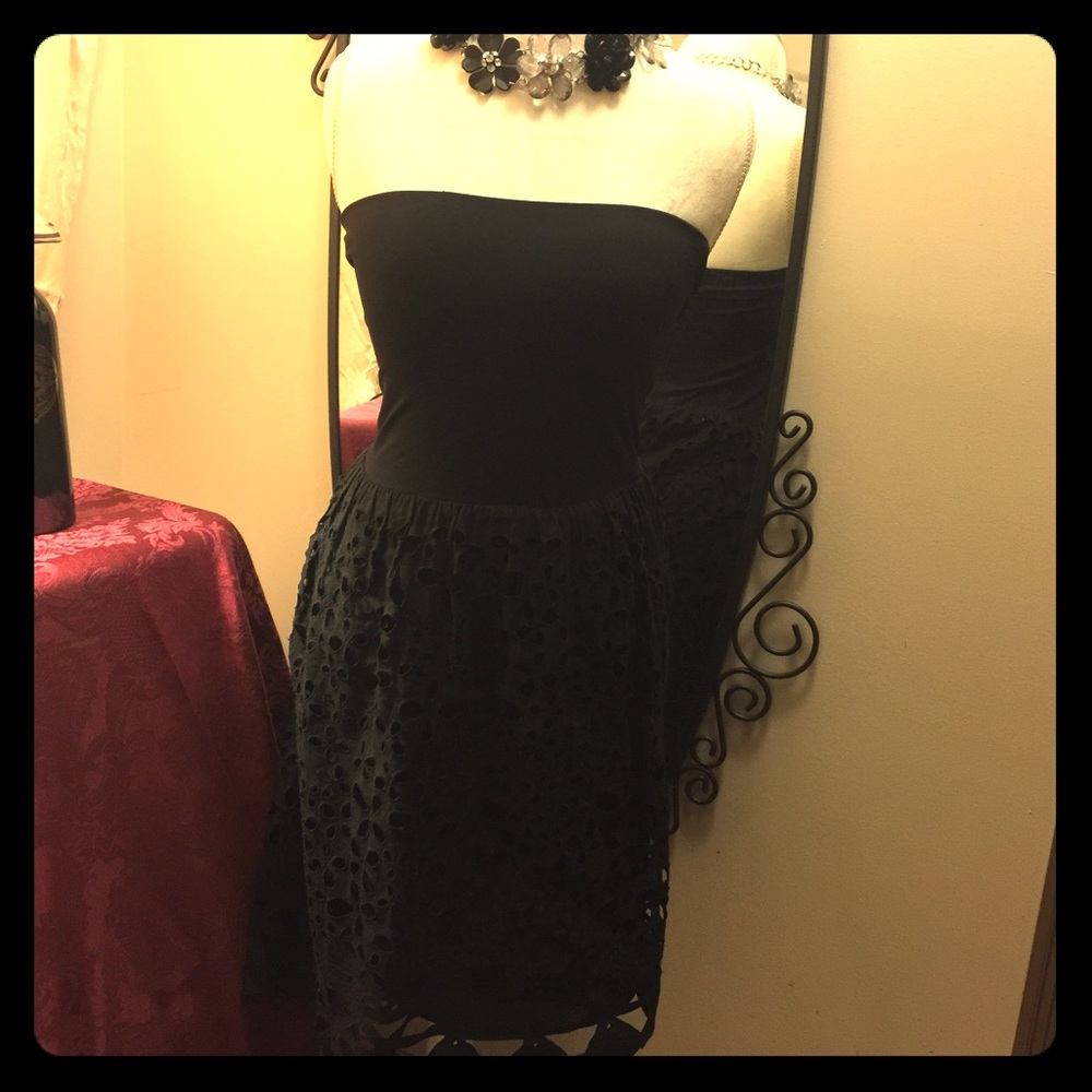 DKNY flattering strapless dress.