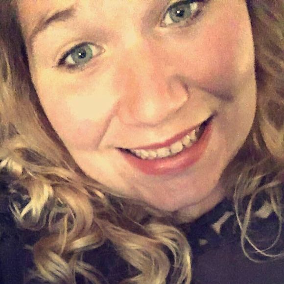 Meet your Posher, Becca - Picture 1 of 1