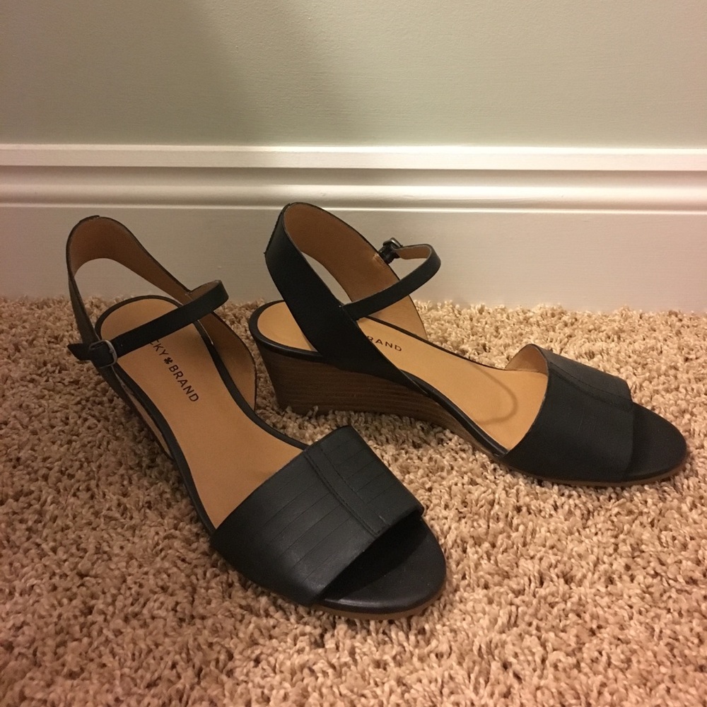 Lucky Brand Jimbia Wedge Sandals // size 9.5