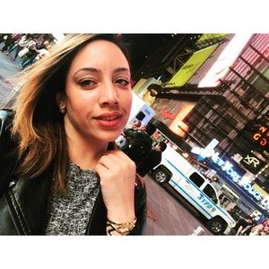 Meet your Posher, Carla