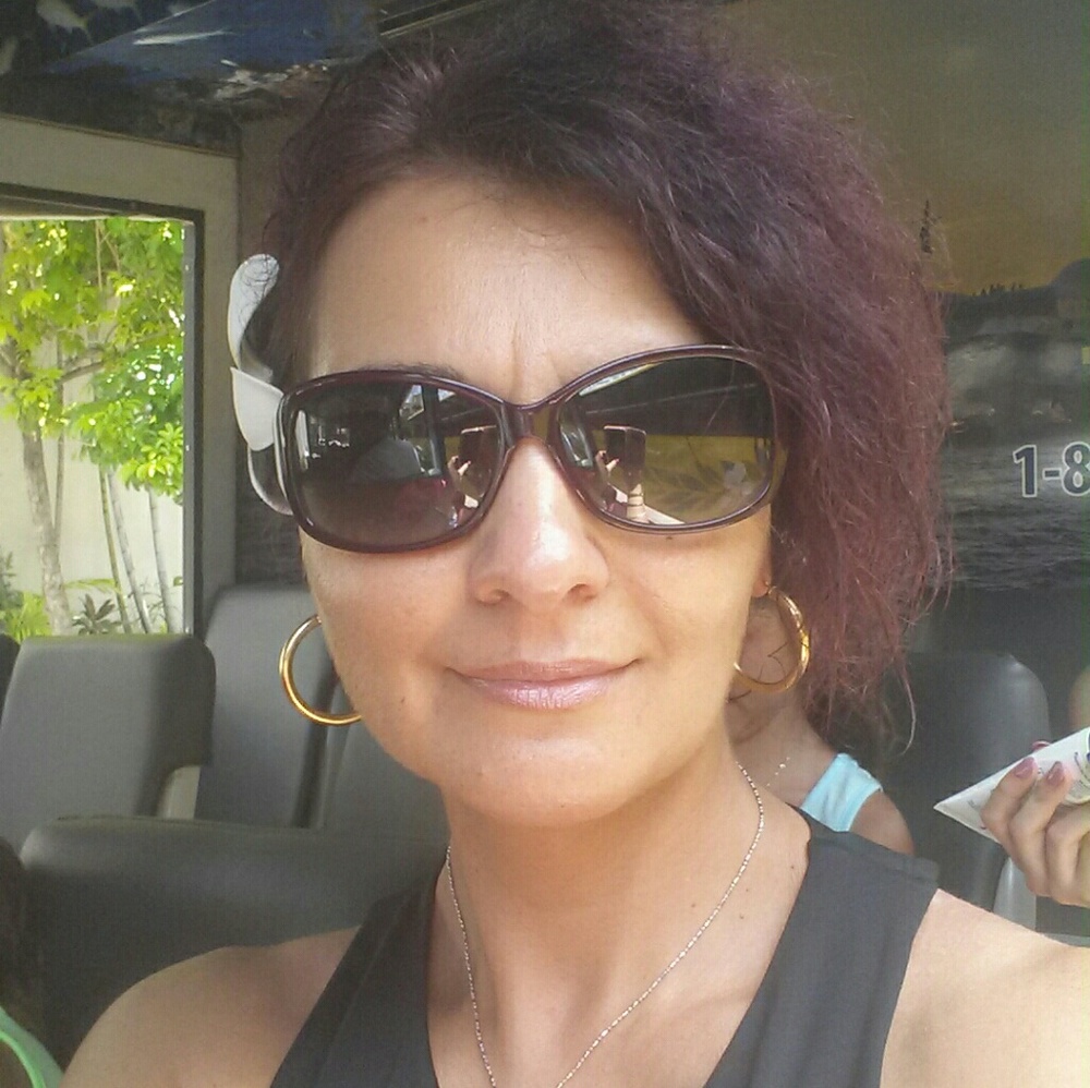 Meet your Posher, Petronela